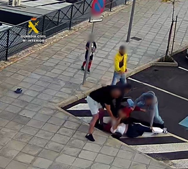 Riña en el aparcamiento de un área comercial de Huércal de Almería (Almería).