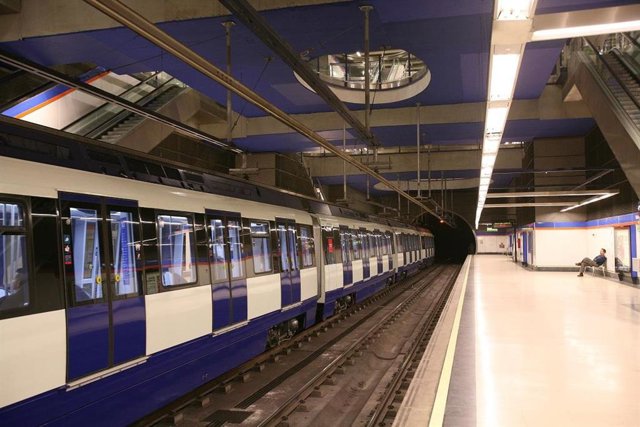Archivo - Imagen de recurso de un tren de Metro de Madrid.