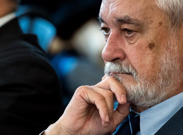 José Antonio Griñán llega a los juzgados de Sevilla para un nuevo informe forense que determine si puede seguir su tratamiento en prisión para cumplir su condena por el caso ERE