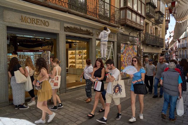 Turismo, turistas, calor, calle Comercio de Toledo