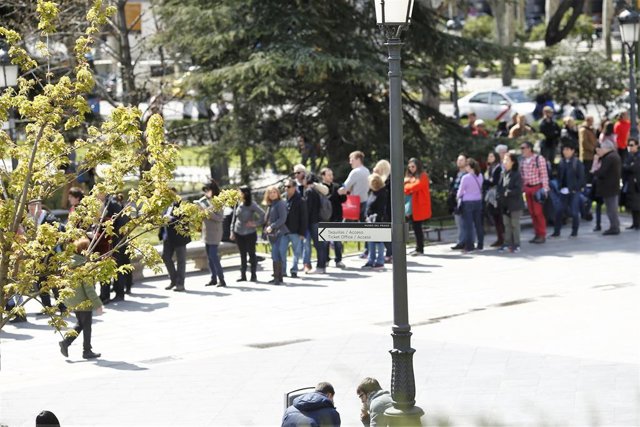 Archivo - Entrada al museo del Prado