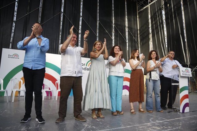 Archivo - La candidata de Por Andalucía a la Presidencia de la Junta, Inma Nieto (4i), junto a la vicepresidenta segunda, Yolanda Díaz (3i) y la líder de Podemos y ministra de Derechos Sociales, Ione Belarra (3d)  en una foto de archivo de la campaña del 