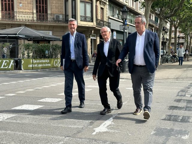 El candidat de Junts a l'alcaldia de Barcelona, Xavier Trias, amb el número tres de la llista, Jordi Martí, i l'exconseller Quim Forn
