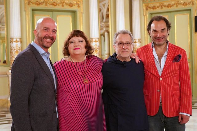 El director artístic del Liceu, Víctor Garcia de Gomar; la soprano russa Elena Pankratova; el director musical Josep Pons i el tenor austríac Nikolai Schukoff