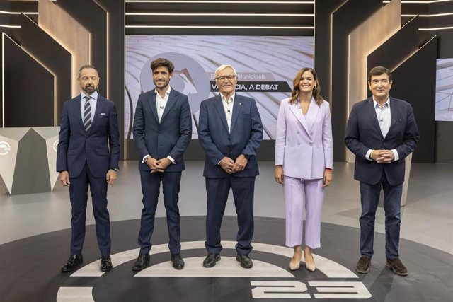 Imagen de los participantes en el debate de candidatos a la Alcaldía de València para el 28M celebrado en À Punt.