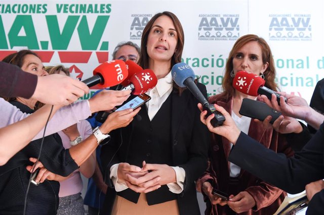 La candidata de Más Madrid a la Alcaldía, Rita Maestre, atiende a medios tras la presentación de las propuestas electorales de Más Madrid a la Federación Regional de Vecinos de Madrid (FRAVM