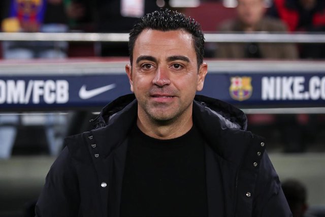 Archivo - Xavi Hernandez, head coach of FC Barcelona,  looks on during the Spanish Cup, Copa del Rey, Semi Finals football match played between FC Barcelona and Real Madrid at Spotify Camp Nou stadium on April 05, 2023, in Barcelona, Spain.