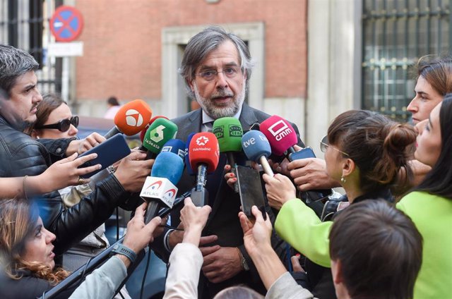 El vocal del Comité Ejecutivo de la APM, Juan José Carbonero, atiende a los medios tras una reunión con el Ministerio de Justicia.