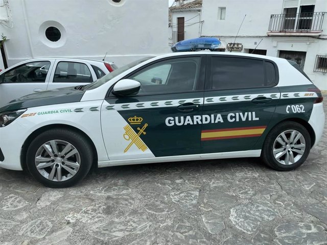 Vehículo de la Guardia Civil de Cádiz en Benaocaz