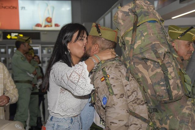 Un legionario regresa a Almería tras participar seis meses en la misión NATO Mission Iraq dentro  de un contingente de apoyo.