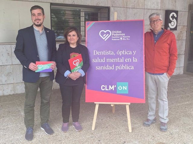 La candidatura de Unidas Podemos en el centro de salud de Santa María de Benquerencia