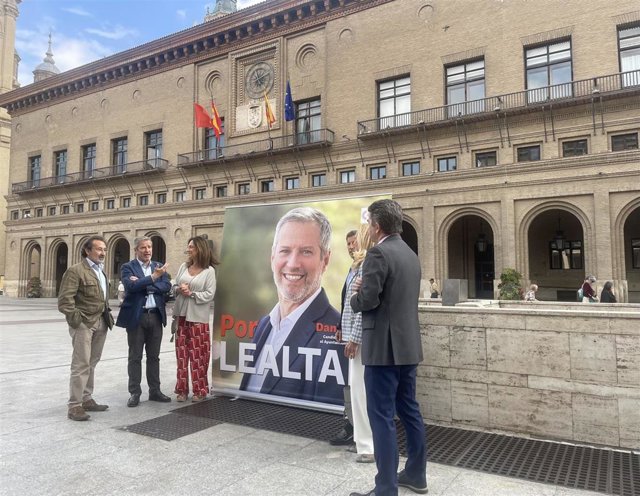 Pérez Calvo ha estado esta mañana junto a su equipo en la Plaza del Pilar