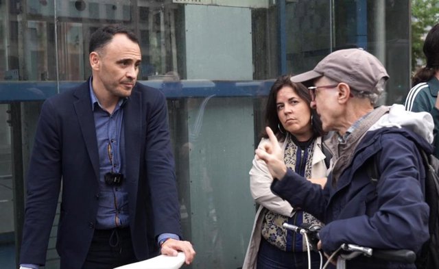 El candidato de Podemos a la Alcaldía de Madrid, Roberto Sotomayor, apuesta pro crear carriles bicis y servicios de bicicletas "sensatos" frente a las "chapuzas" de Almeida