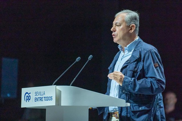El candidato del PP a la Alcaldía de Sevilla, José Luis Sanz, en un acto electoral con motivo de la campaña del 28M.