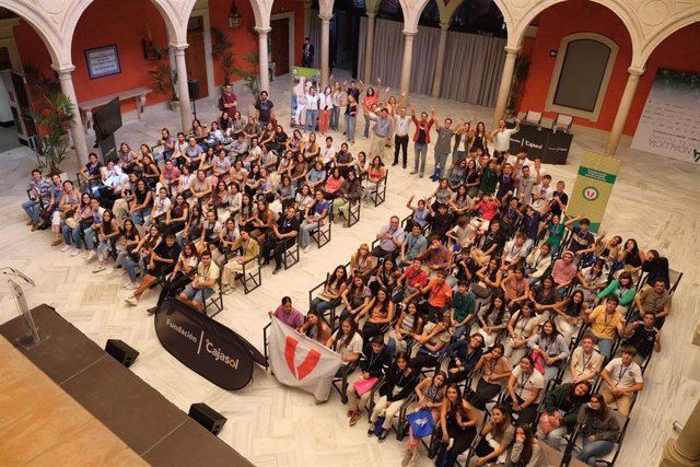 Encuentro de voluntarios celebrado en la sede de la Fundación Cajasol