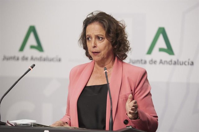 Archivo - La consejera de Salud y Consumo de la Junta de Andalucía, Catalina García, en una foto de archivo  
