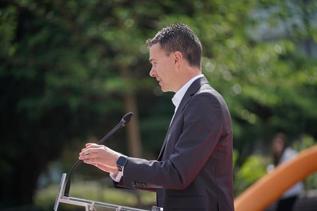 Los candidatos del PSOE a la Presidencia de Cantabria y a la Alcaldía de Camargo, Pablo Zuloaga y Esther Bolado