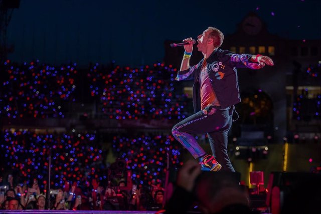 El cantante de la banda británica Coldplay, Chris Martin, durante un concierto en el Estadi Olímpic Lluís Companys, a 24 de mayo de 2023, en Barcelona, Catalunya (España). Este es el primer concierto de los cuatro que ofrece Coldplay en Barcelona, hoy, ma