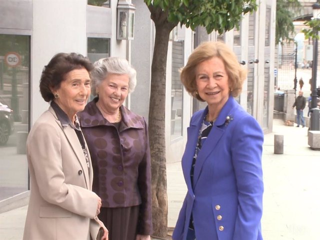 La Reina Sofía, con Ana de Orleans y Paloma O'Shea a su llegada a la Escuela Superior de Música Reina Sofía