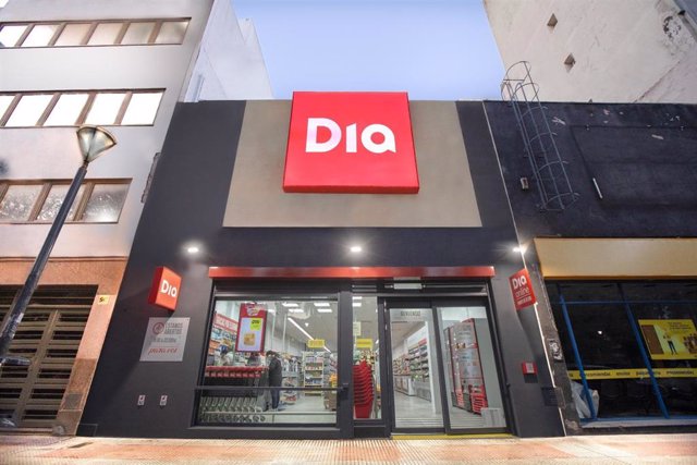 Fachada de supermercado Dia