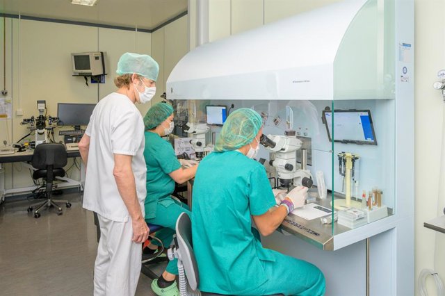 Osakidetzako profesionalak 'RI Witness' sistema erabiltzen