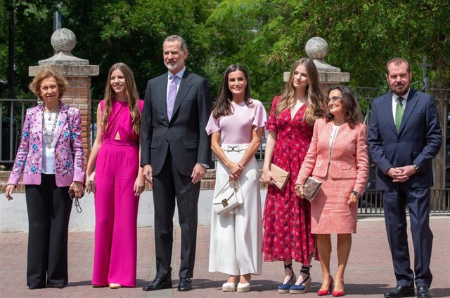 La Infanta Sofía ha hecho la Confirmación arropada por sus padres, la Princesa Leonor, la Reina Sofía y sus abuelos maternos