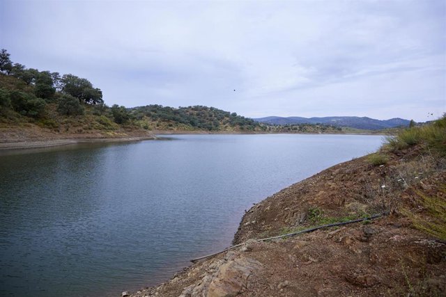 Detalle del embalse de la Minillas, en el Ronquillo, archivo 