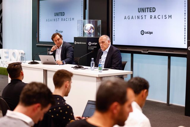 Javier Tebas, presidente de LaLiga, durante la rueda de prensa para explicar las medidas para combatir el racismo en el fútbol español