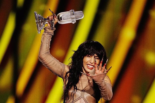 14 May 2023, United Kingdom, Liverpool: Loreen from Sweden cheers with the trophy on stage after winning the 67th Eurovision Song Contest (ESC) at the M&S Bank Arena. Photo: Aaron Chown/PA Wire/dpa