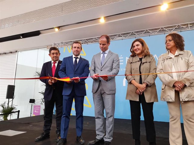 El presidente de Diputación participa en la apertura de la segunda fase del centro comercial Jaén Plaza