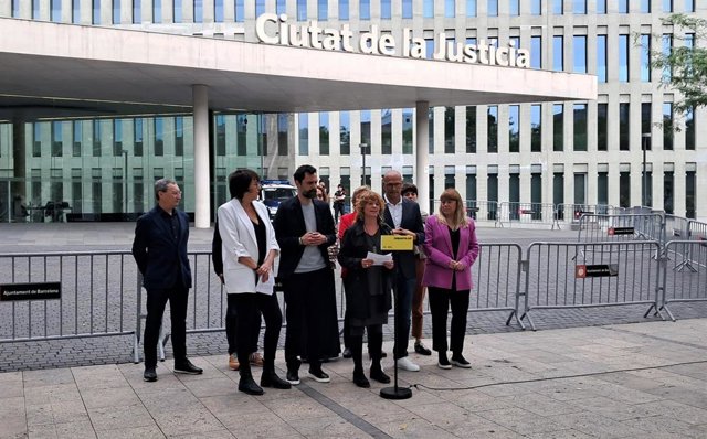 Els consellers Roger Torrent i Natàlia Garriga, els exconsellers Raül Romeva i Ester Capella, Marta Rosique i Marta Vilaret (ERC) a la Ciutat de la Justícia