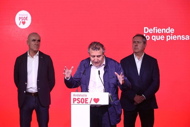 El presidente del PSOE de Sevilla, Javier Fernández, interviene en la rueda de prensa del seguimiento de la jornada electoral, a 28 de mayo de 2023 en Sevilla, (Andalucía, España). (Foto de archivo).
