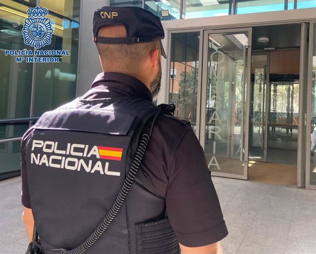 Imagfen de un agente de la Policía Nacional