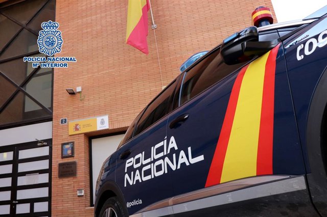 Nota De Prensa: "Le Roban El Teléfono Y La Cartera A Un Varón Mediante Golpes Cuando Fue A Comprarles Droga Y Son Detenidos Por La Policía Nacional"