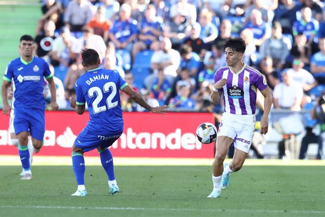 Archivo - Alvaro Aguado of Real Valladolid in action during the spanish league, La Liga Santander, football match played between Getafe CF and Real Valladolid at Coliseum Alfonso Perez stadium   