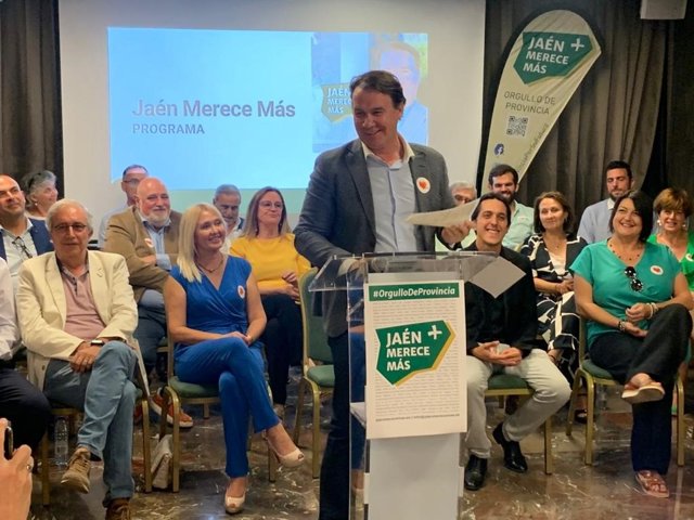 Manuel Carlos Vallejo, candidato de Jaén Merece Más a la Alcaldía de la capital, durante la apertura de la campaña electoral