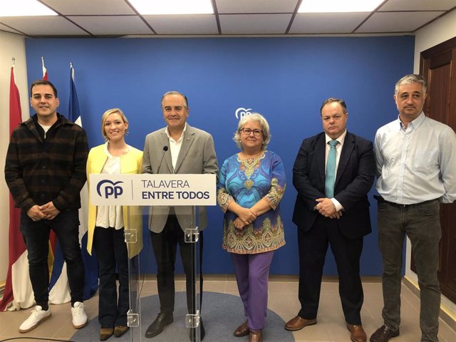 El candidato del Partido Popular a la Alcaldía de Talavera de la Reina, José Julián Gregorio, en rueda de prensa.