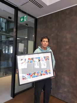 Zouhir Oujaa artista irabazlea, egingo duen horma irudiarekin.