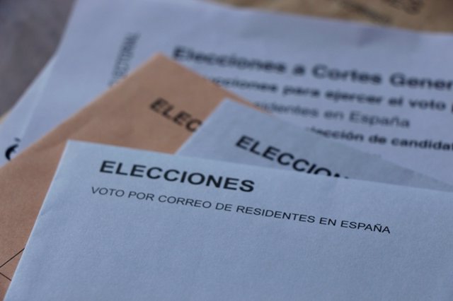 Archivo - Voto por correo para las elecciones generales 2015