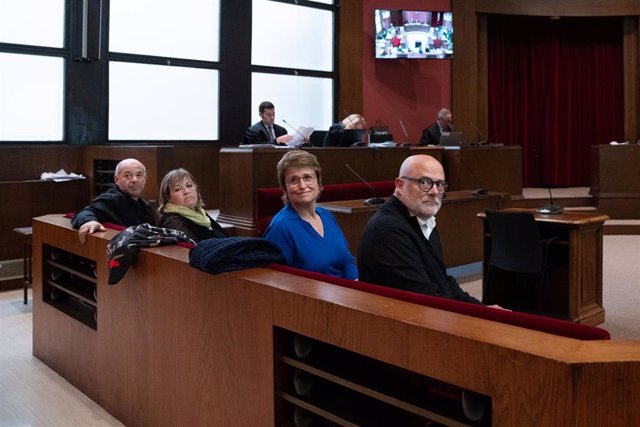 Archivo - (I-D) Los miembros de la Mesa del Parlamento de Cataluña en la XI Legislatura, Lluís Guidó (Junts); Ramona Barrufet (PDeCAT); Anna Simó (ERC) y Lluís Corominas (Junts), a 14 de marzo de 2023, en Barcelona, Catalunya (España).  