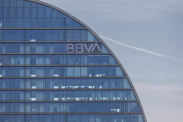 Archivo - Fachada del banco del BBVA en la ciudad del BBVA, a 10 de abril de 2023, en Madrid (España). La Ciudad BBVA es un complejo de siete edificios que alberga la actual sede operativa de la entidad bancaria española Banco Bilbao Vizcaya Argentaria. E