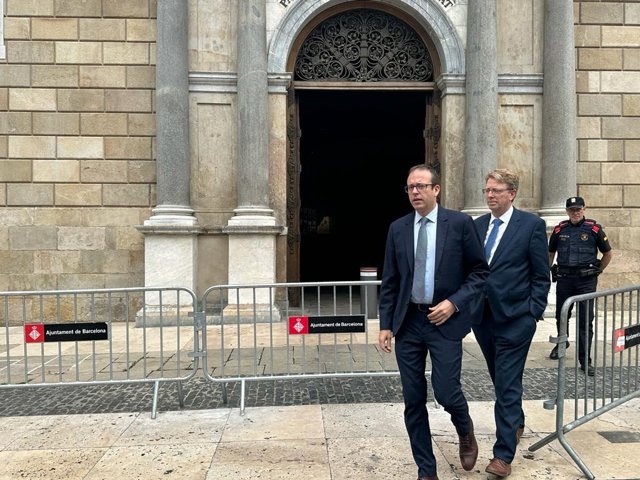 El secretari general adjunt del PDeCAT, Marc Solsona, i el portaveu del partit al Congrés, Ferran Bel, al Palau de la Generalitat 
