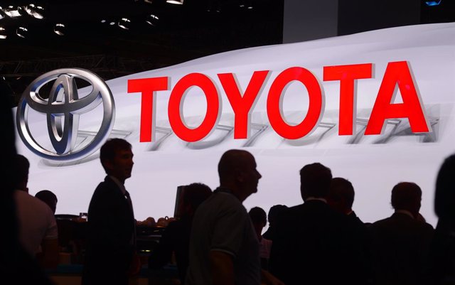 Archivo - FILED - 10 September 2013, Frankfurt: Toyota logo is pictured at the Frankfurt Motor Show (IAA). Toyota announced today, Tuesday, that its global production increased by 13.8\% during last April. Photo: Uli Deck/Deutsche Presse-Agentur GmbH/dpa