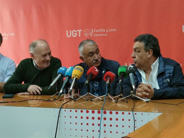 El secretario general de UGT, Pepe Álvarez (c), en Salamanca.