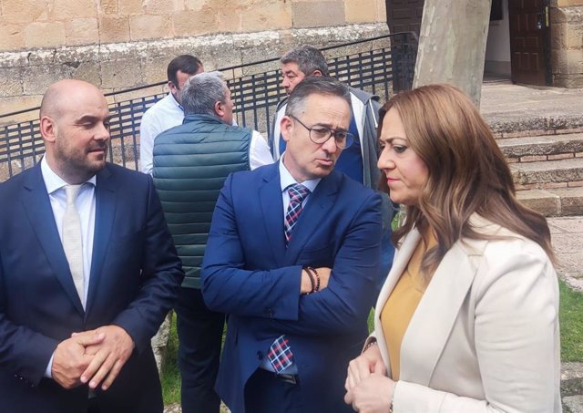 De izda a dcha, Carramiña y Blanco junto a la delegada del Gobierno en CyL, Virginia Barcones.