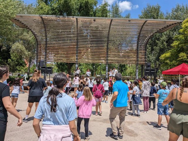 Talleres de la asociación Valdeperales y Caixa Proinfancia en el Parque de La Vaguada