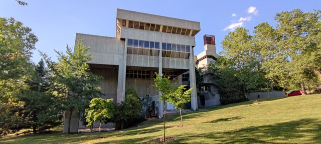- Facultad de Ciencias de la Información de la Universidad Complutense de Madrid en Ciudad Universitaria.
