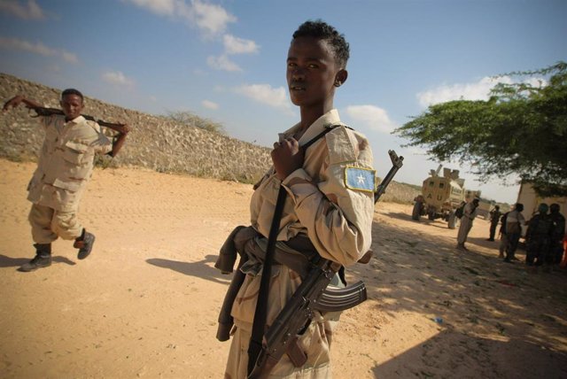 Archivo - Imagen de archivo de soldados ugandeses y somalíes