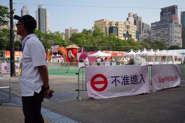 La plaza Victoria Park de Hong Kong, cerrada al paso en la víspera de la conmemoración de Tiananmen 