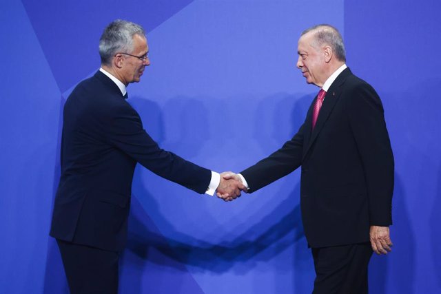 Archivo - Jens Stoltenberg y Recep Tayyip Erdogan en la cumbre de la OTAN de Madrid 